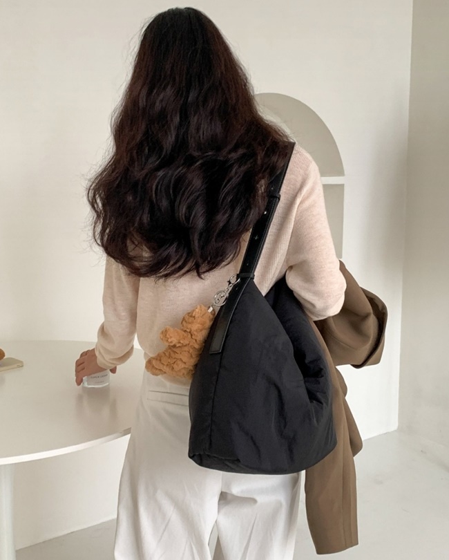 보부상 캐쥬얼 가방 가벼운 패딩 나일론 빅 스퀘어 쇼퍼 숄더백 - 상세 이미지 2