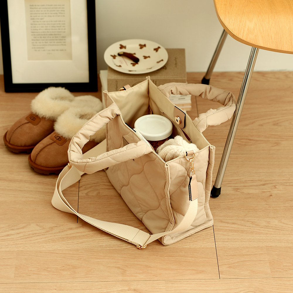 마롤로뜨 패딩 기저귀 가방 생활방수 아기 가벼운 국민 숄더백 M 베이지