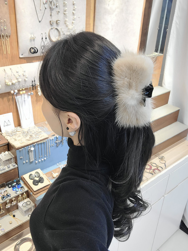루루핀 가로 약 14cm 빅밍크 리본 올림머리 반머리 겨울 보들이 집게핀 - 상품 이미지