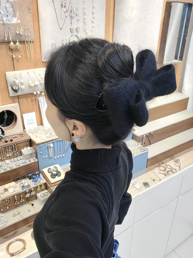 루루핀 옆으로 꽂는 앙고라 심든 이중 볼륨 블랙 리본 올림머리 큰집게핀 - 상세 이미지 2