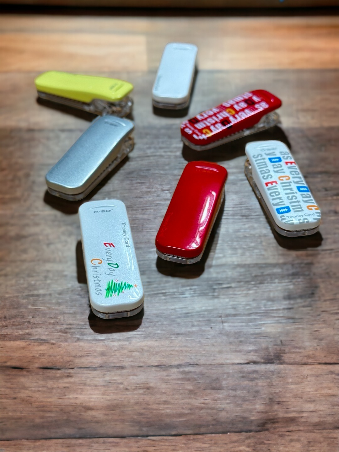 옷깃에 꽂아 편리하게 태그하는 티머니 아거 X-Mas EDC - 상세 이미지 3