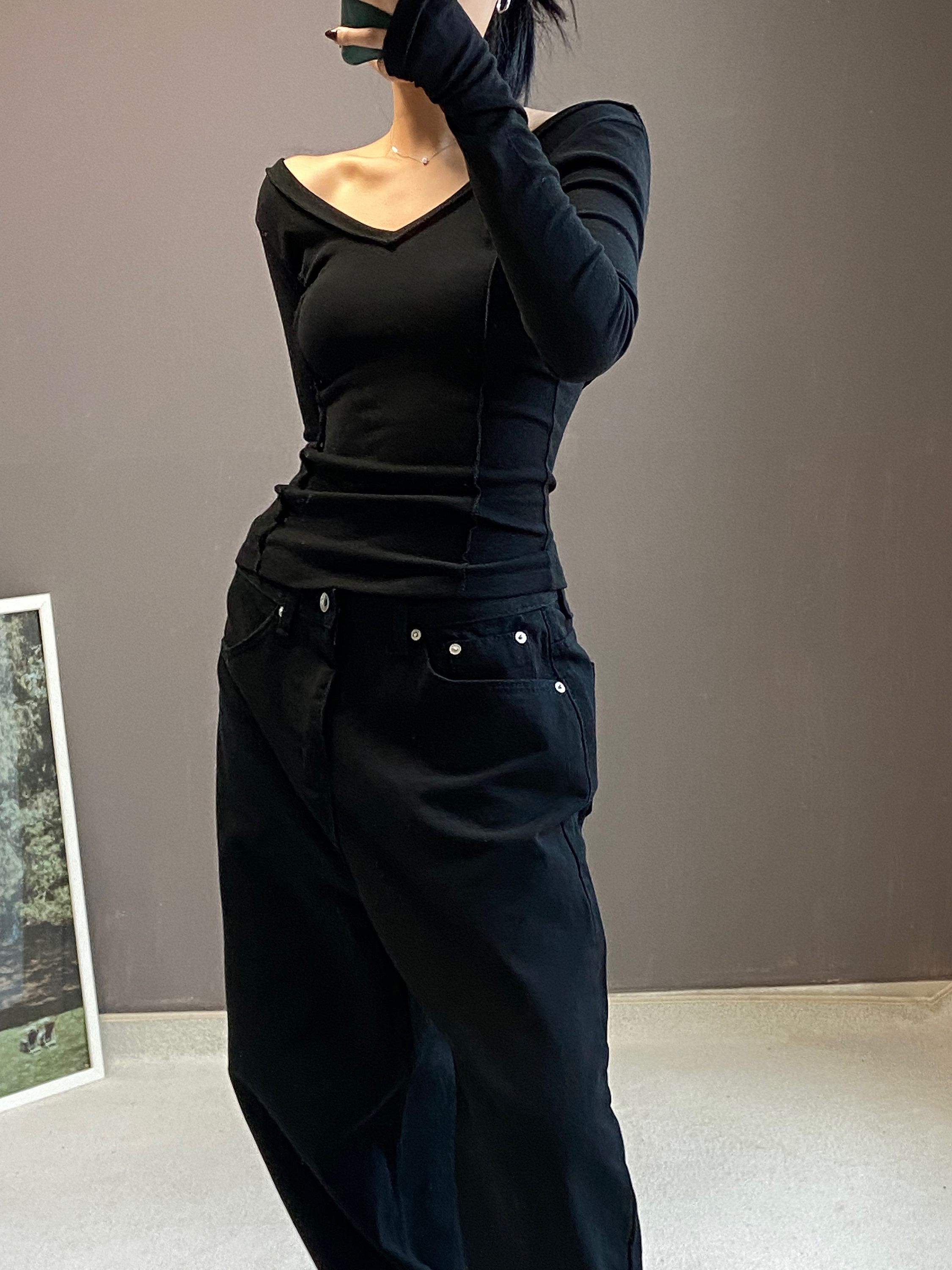 비츠앤밥스 HOLY V-NECK BACK OPEN TEE