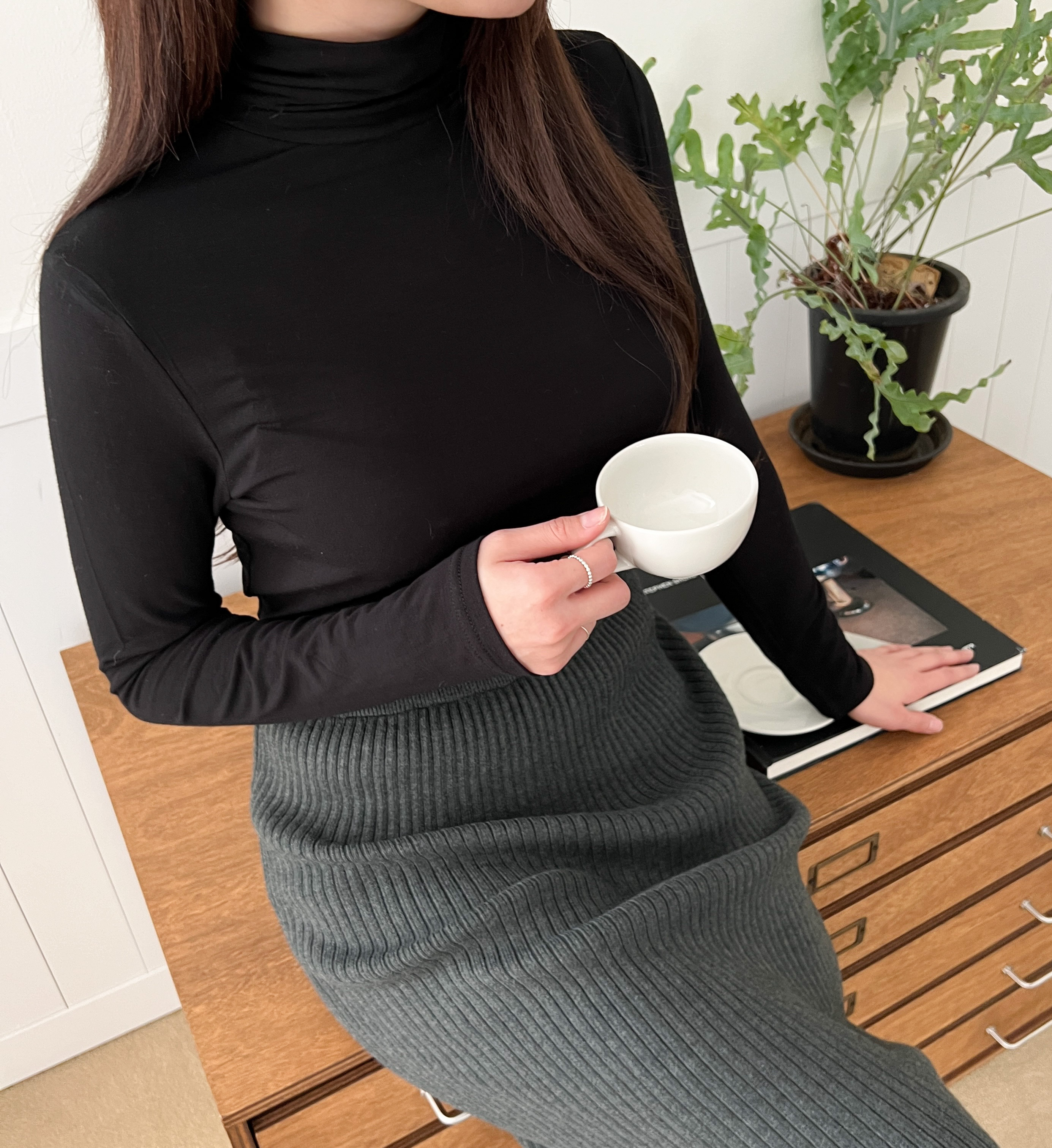 [한정수량할인]티냐 슬림핏 레이어드 긴팔 목폴라 티셔츠 이미지 4