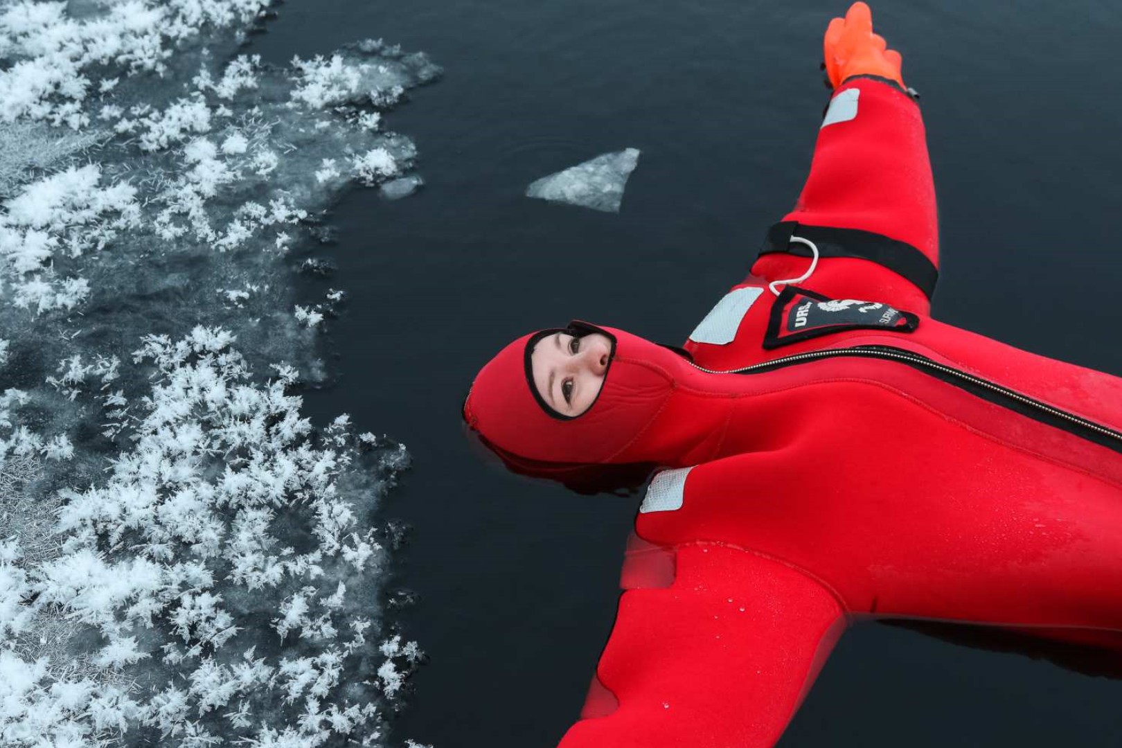 핀란드 로바니에미에 떠있는 오로라 얼음 이미지 4