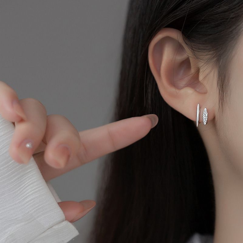 타원형 쉐입 크리스탈 큐빅 포인트 심플 스터드 귀걸이 [실버] N479 - 상세 이미지 2