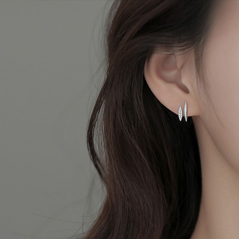 타원형 쉐입 크리스탈 큐빅 포인트 심플 스터드 귀걸이 [실버] N479 - 상품 이미지