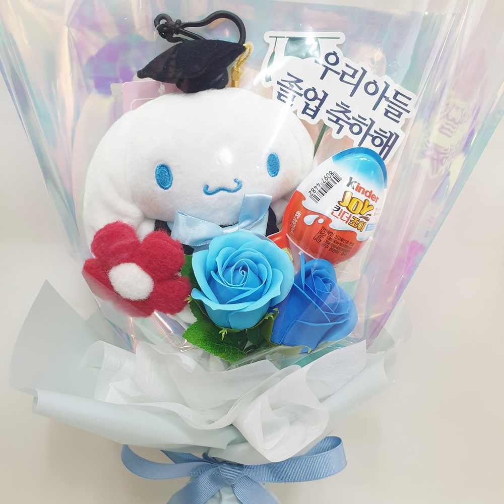 유치원졸업식꽃다발 시나모롤 학사모 인형 꽃다발 어린이집 졸업 축하 - 상품 이미지