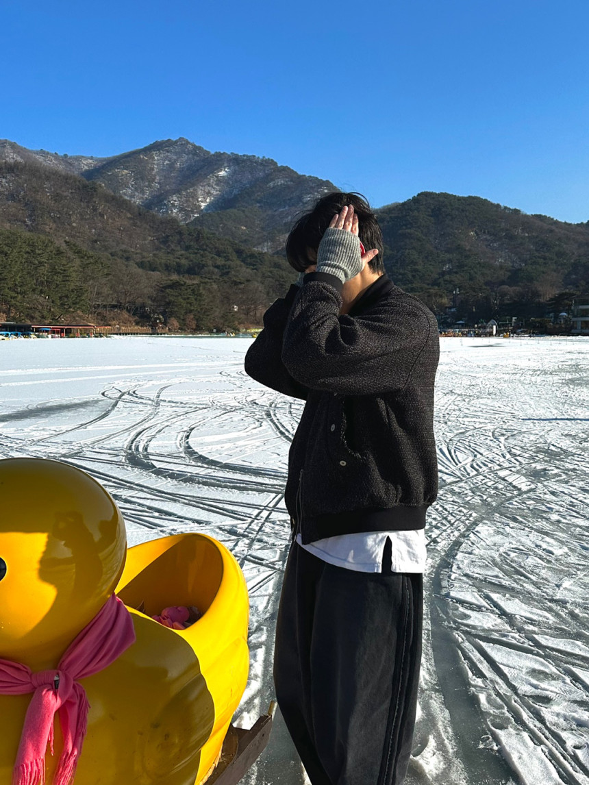 Black_(16)_%ED%8F%AC%ED%86%A0%EC%83%B5