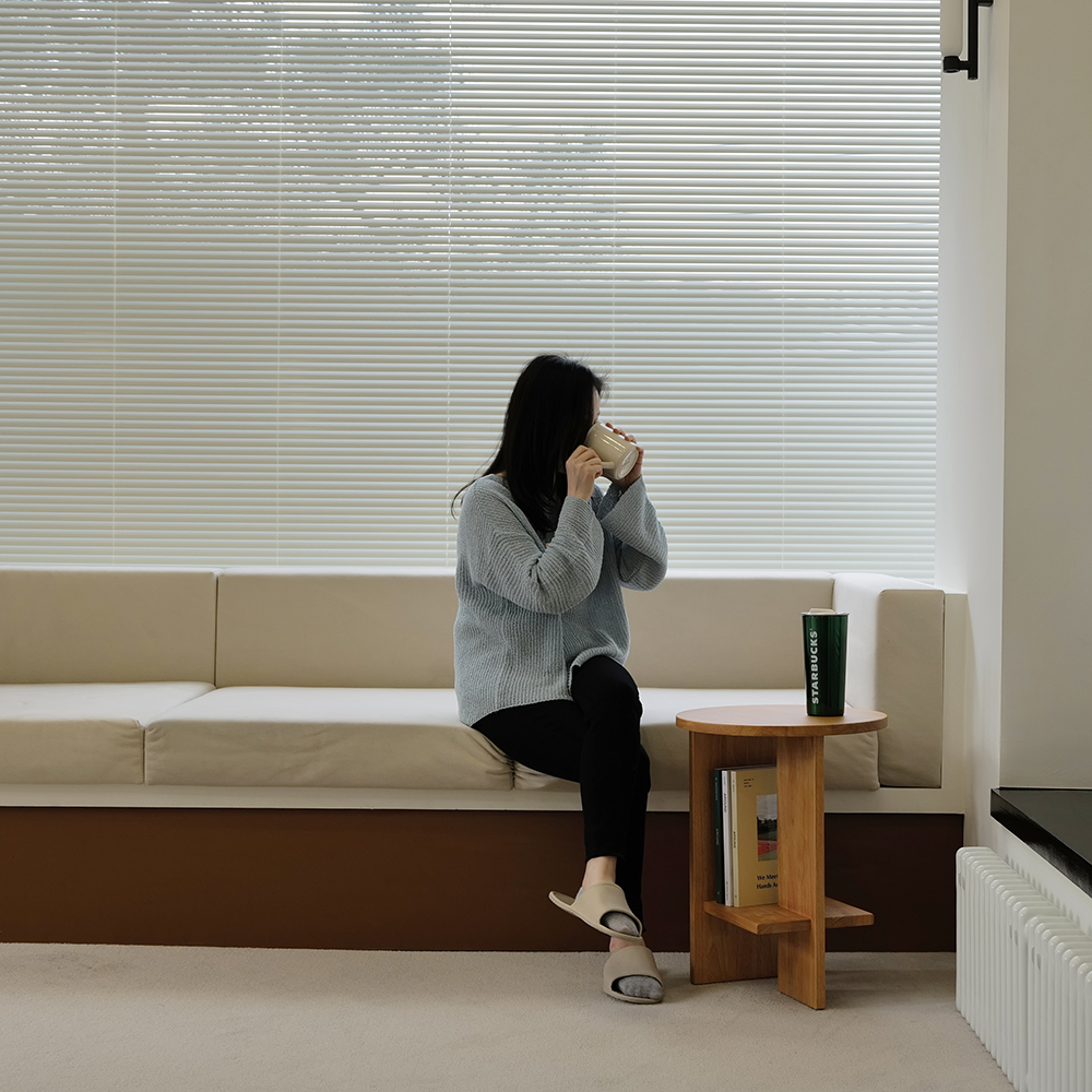 자야캠핑 오울루 2단 원형 협탁 원목 소파 테이블