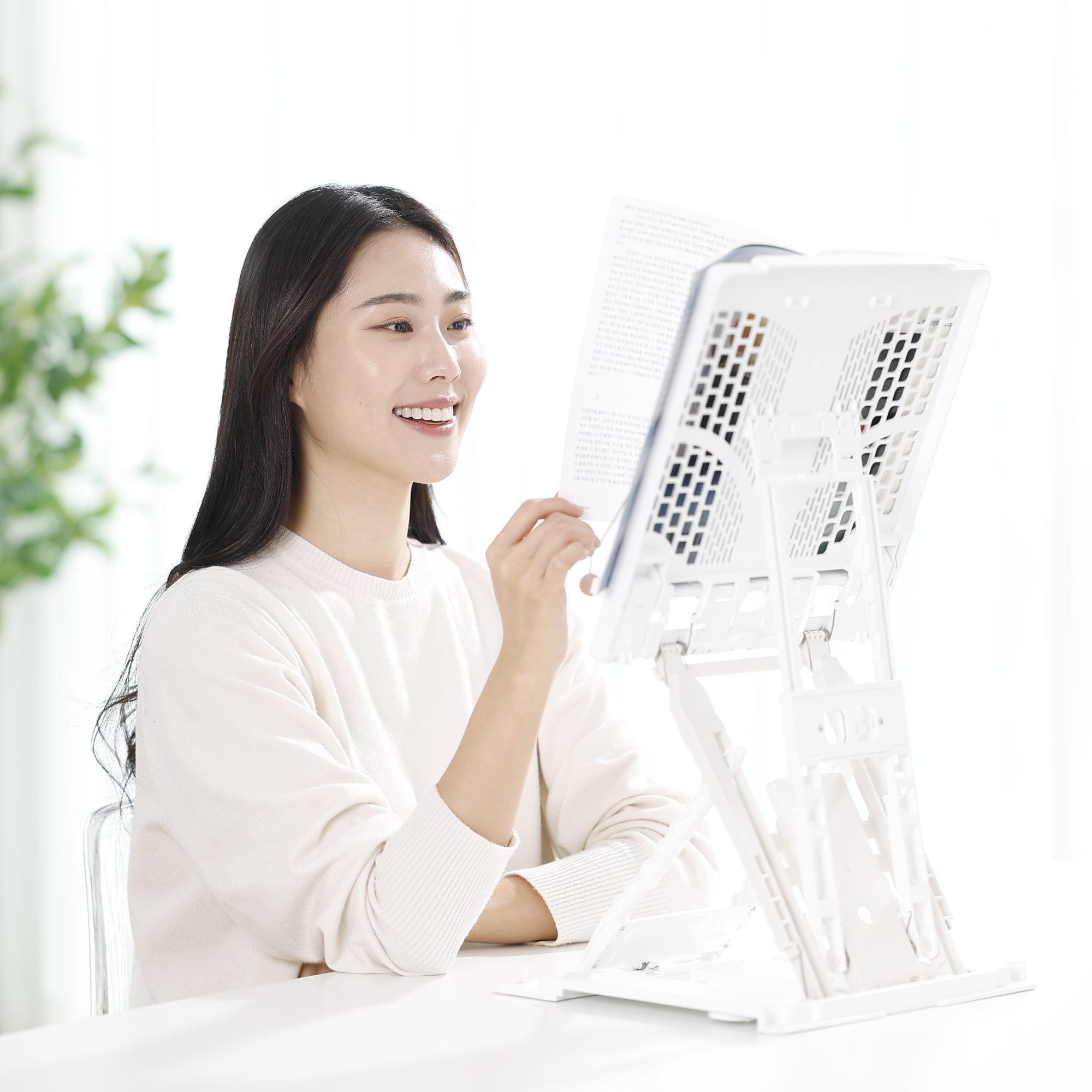 반디스탠드 프리미엄 독서대 - 압도적 높이와 견고함으로 목 허리 건강 지킴이 - 90도 시선 유지, 세밀한 높이 각도 조절, 흔들림 없는 안정감, 휴대와 보관 편리한 독서 솔루션