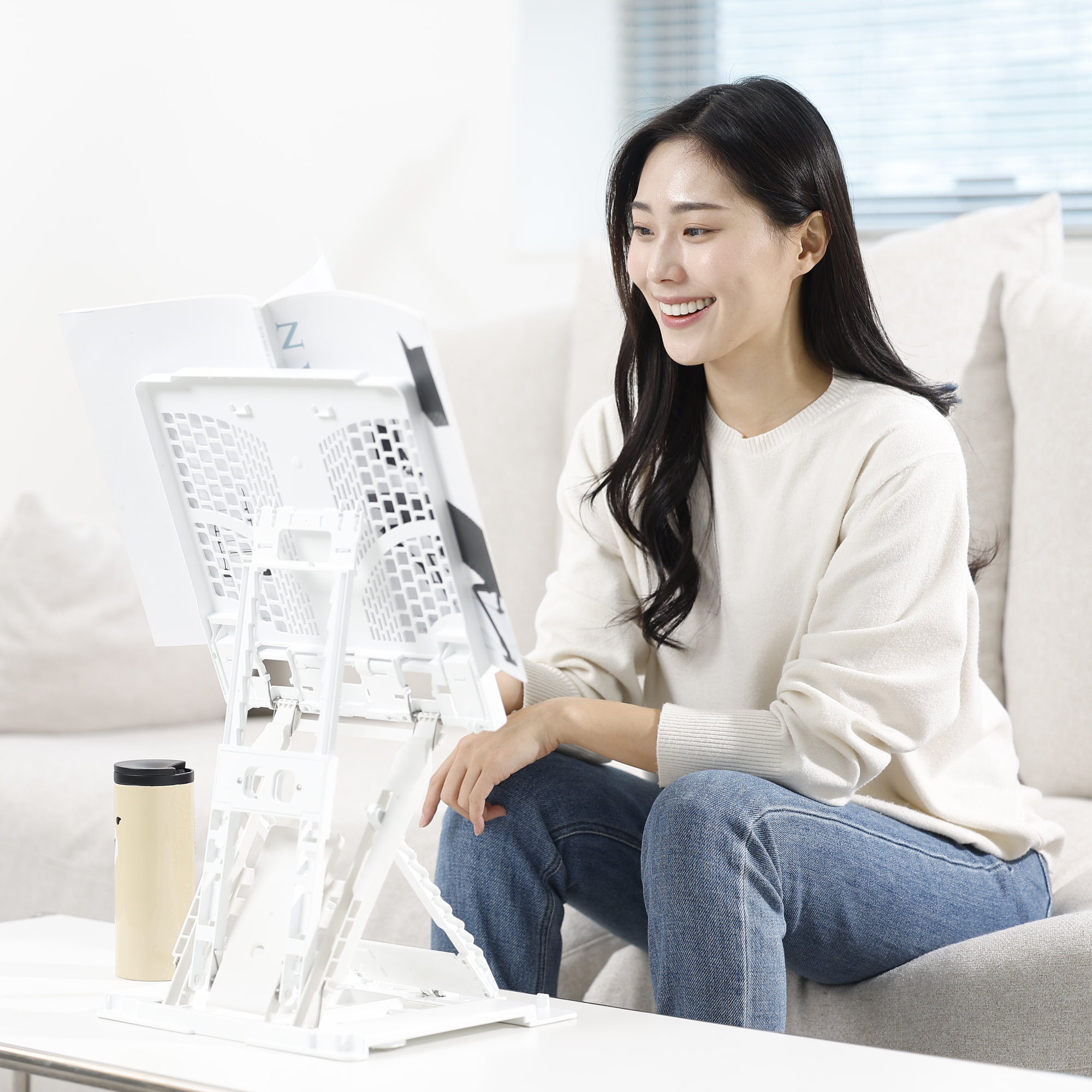반디스탠드 프리미엄 독서대 - 압도적 높이와 견고함으로 목 허리 건강 지킴이 - 90도 시선 유지, 세밀한 높이 각도 조절, 흔들림 없는 안정감, 휴대와 보관 편리한 독서 솔루션