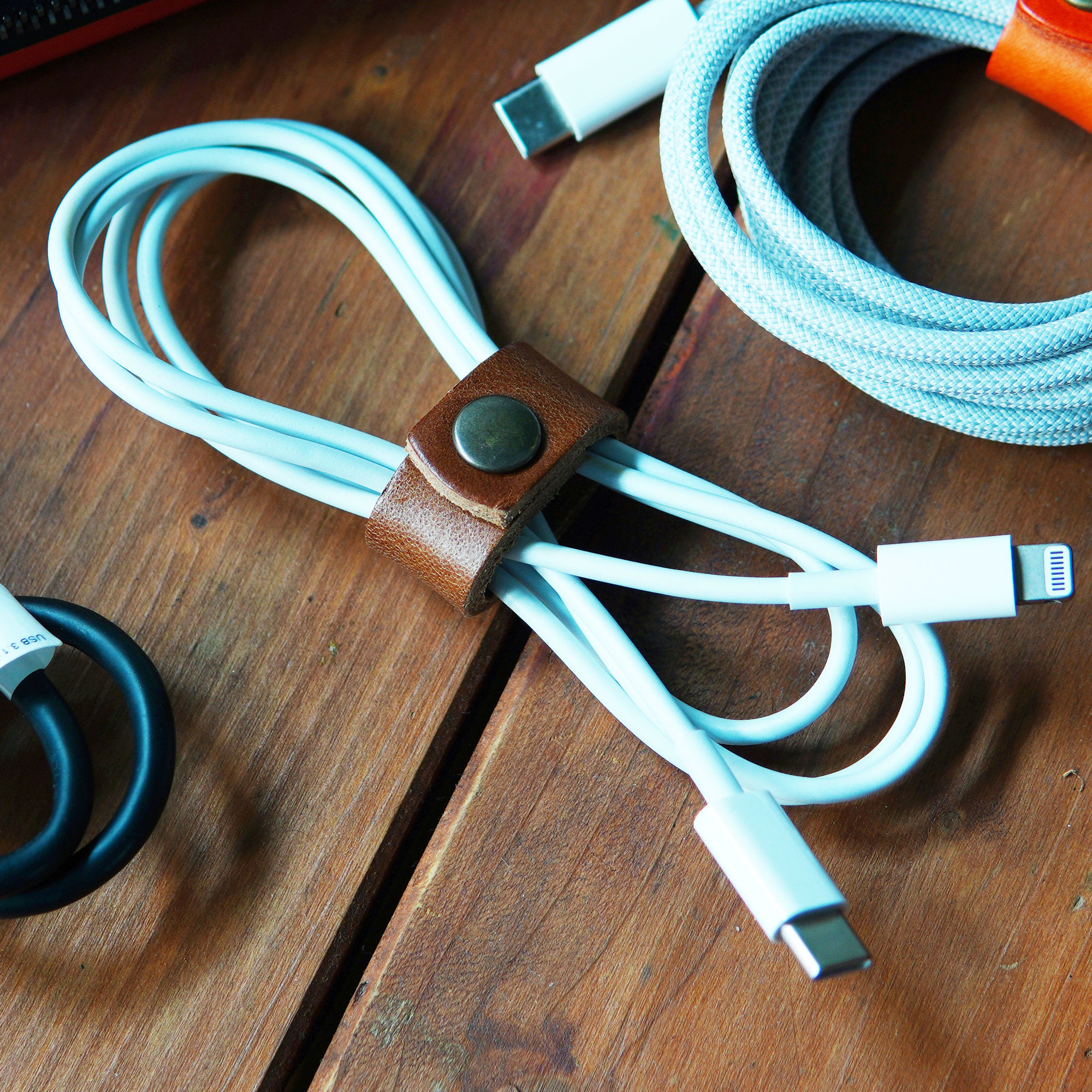 반다레더 가죽 케이블 전선 이어폰 선 코드 정리 클립 홀더