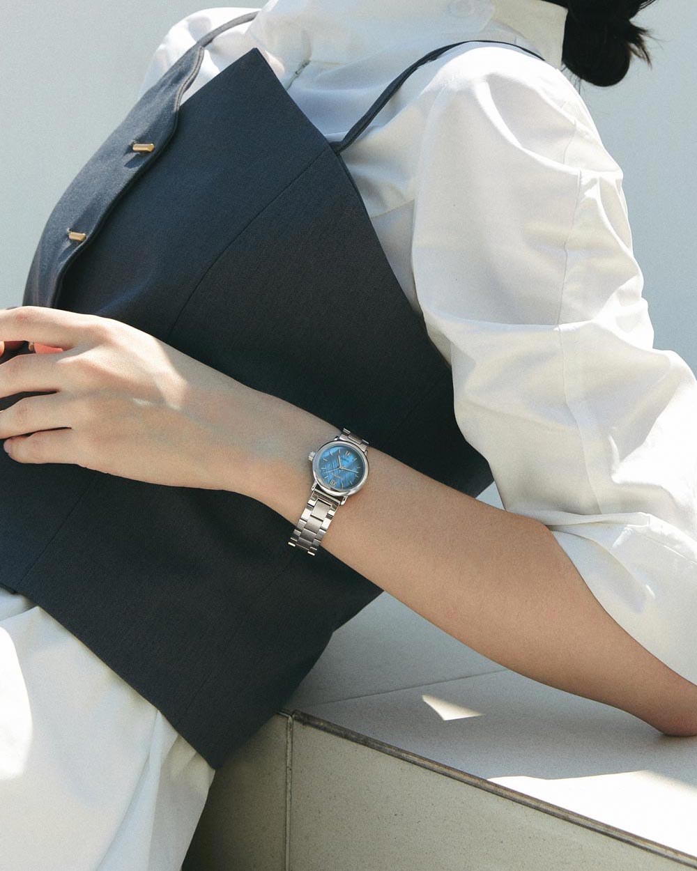 럼튼 원형 블루 자개 실버 메탈 손목 시계 마레 이미지 4