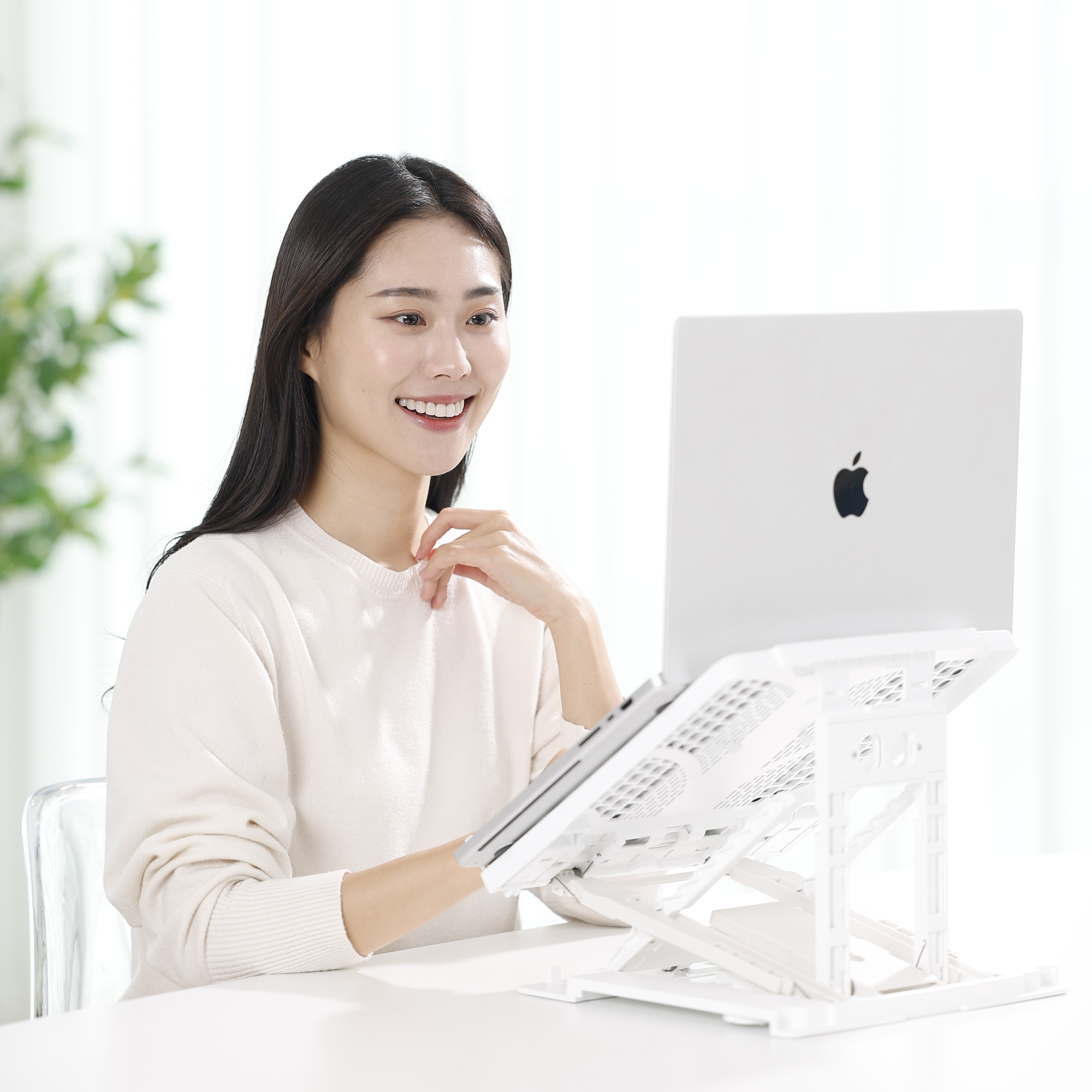 반디스탠드 프리미엄 독서대 - 압도적 높이와 견고함으로 목 허리 건강 지킴이 - 90도 시선 유지, 세밀한 높이 각도 조절, 흔들림 없는 안정감, 휴대와 보관 편리한 독서 솔루션