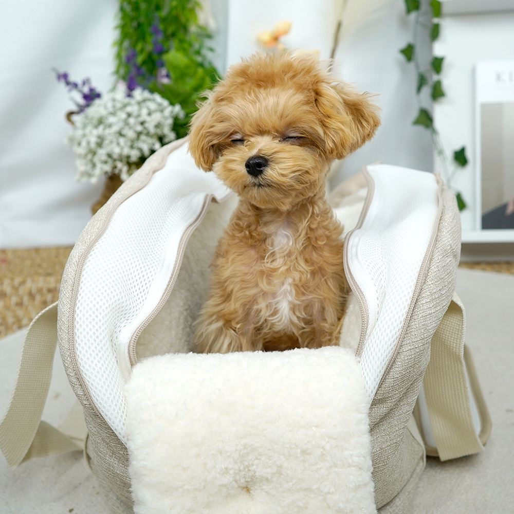 개과천선 코코퍼니티 강아지 이동가방 애견 슬링백 고양이 이동장 외출용품 메쉬창 양털 쿠션 - 상세 이미지 3