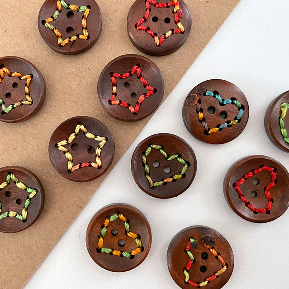 DIY) 20mm 카멜브라운 무지개 컬러스티치 우드단추 나무단추 단추부자재 (8개) 제품 이미지