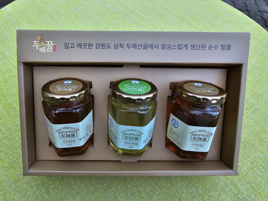 깊고 깨끗한 강원도 삼척 두메산골에서 정성스럽게 생산된 순수 벌꿀 100% 두메꽃 자연산 100% 야생꿀벌꿀 250g 아까시꽃벌꿀 250g 야생꿀벌꿀 250g