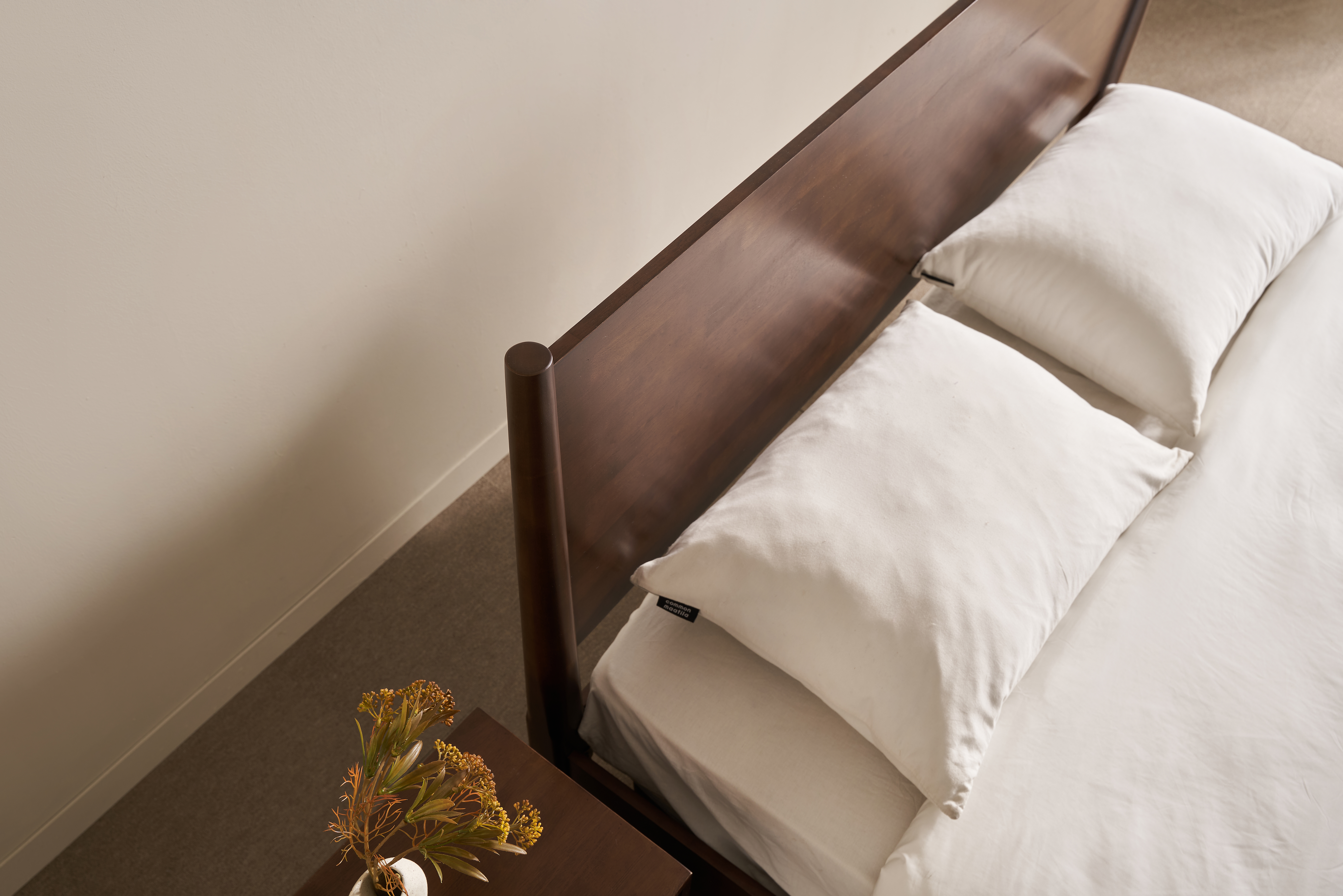 가구고래 루씨르 평상형 고무나무 원목 침대 프레임 SS 월넛