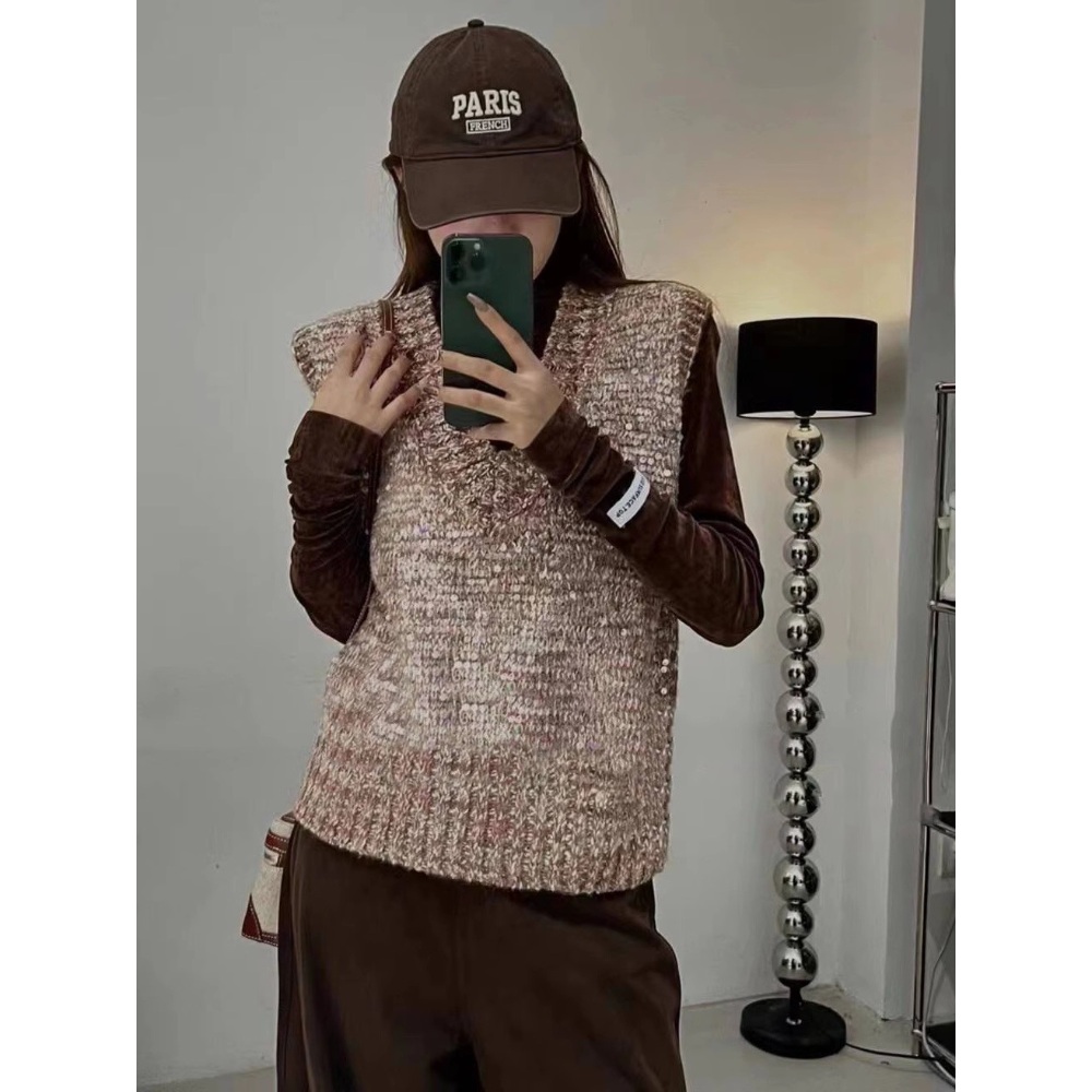 스팽글 브이넥 니트조끼 풀오버 연예인스타일 흔하지않은 민소매 반짝이 할머니 중년여성 4컬러 - 상세 이미지 2