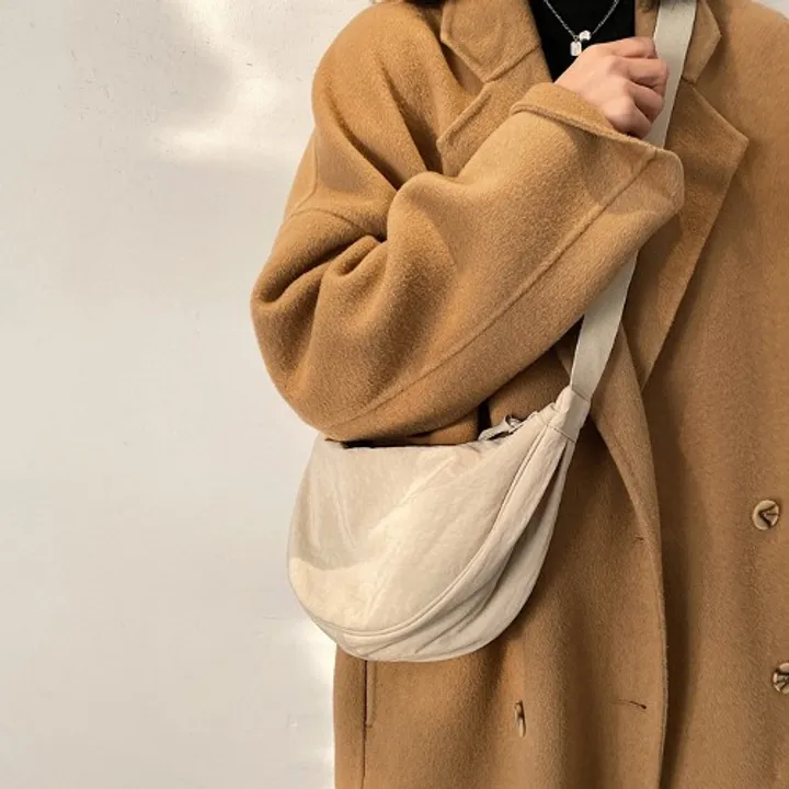 포니크랑 반달크로스백 해외여행크로스백 하프문백 이미지