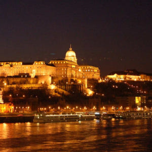 헝가리 부다페스트에서 음료와 함께하는 다뉴브강 나이트 크루즈 솔직 후기 | 실사용자 리뷰 분석 - 상품 이미지 3