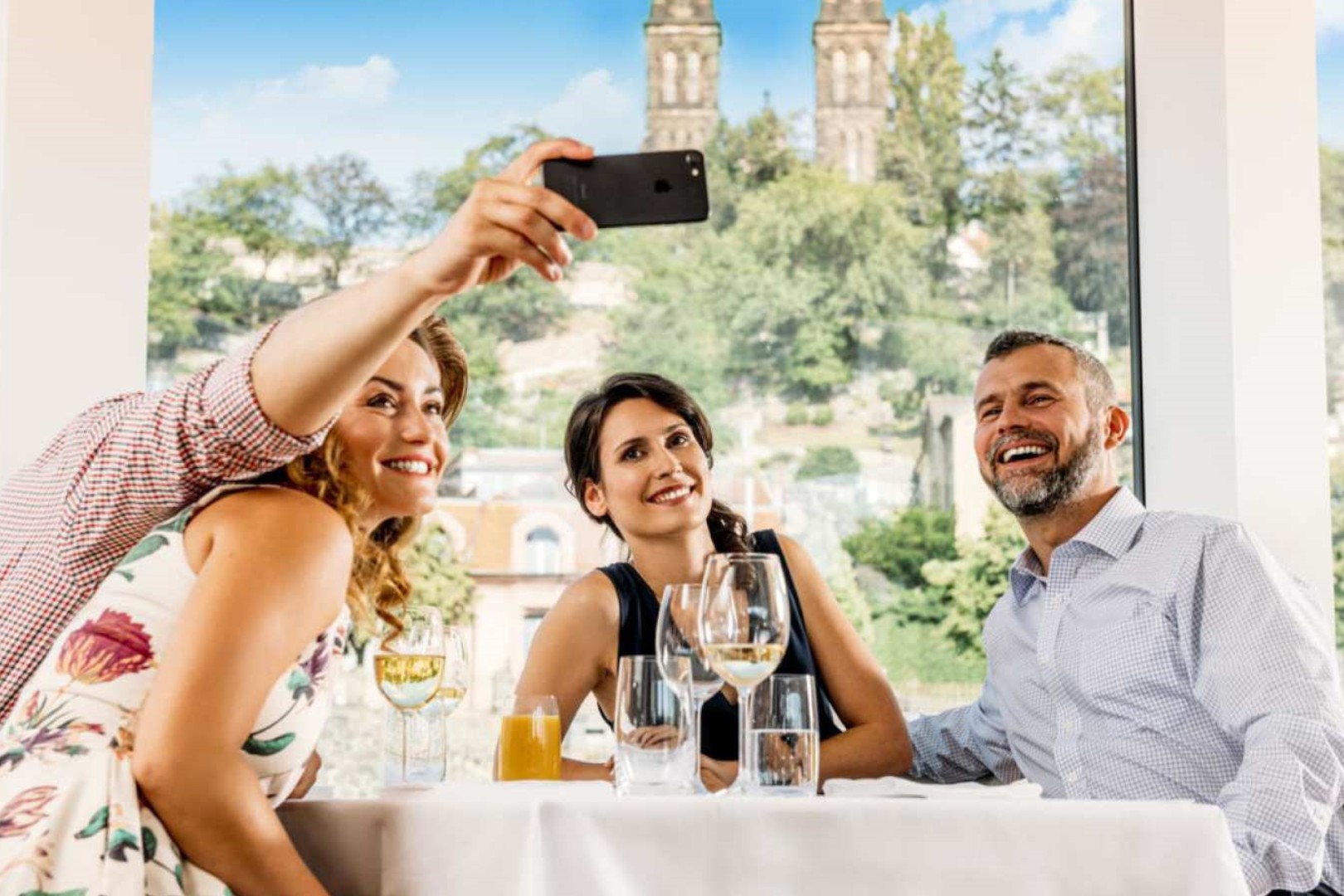 체코 프라하 | 블타바 강 유리 보트 점심 크루즈 이미지 3