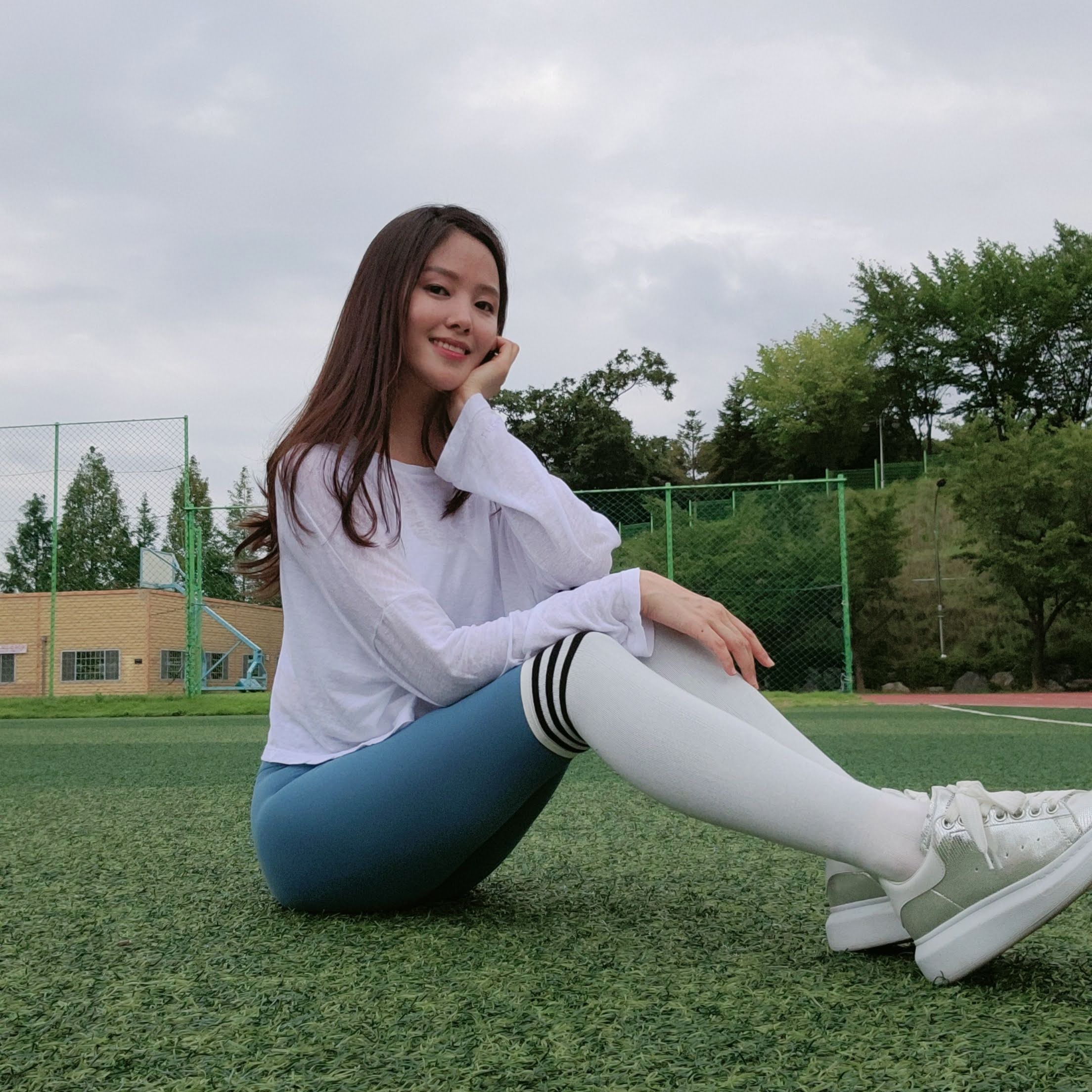 여성 필라테스 삼선 양말 롱삭스 요가 레그워머 오버니삭스 긴양말 레깅스 코디 - 상세 이미지 3