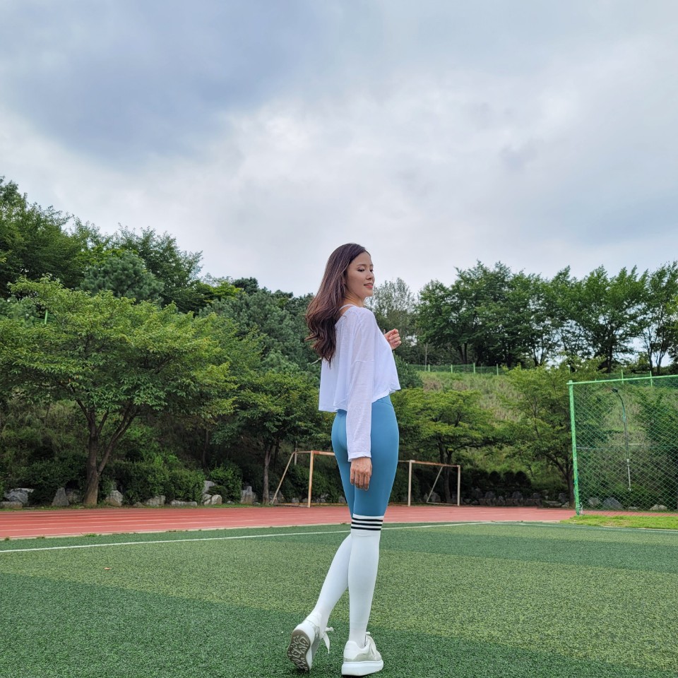 여성 필라테스 삼선 양말 롱삭스 요가 레그워머 오버니삭스 긴양말 레깅스 코디 - 상세 이미지 2