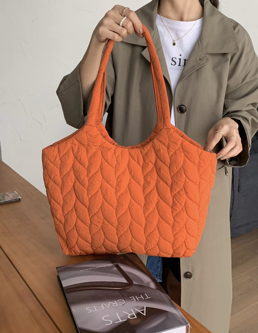 후즈백 튤립 퀼티드 숄더백