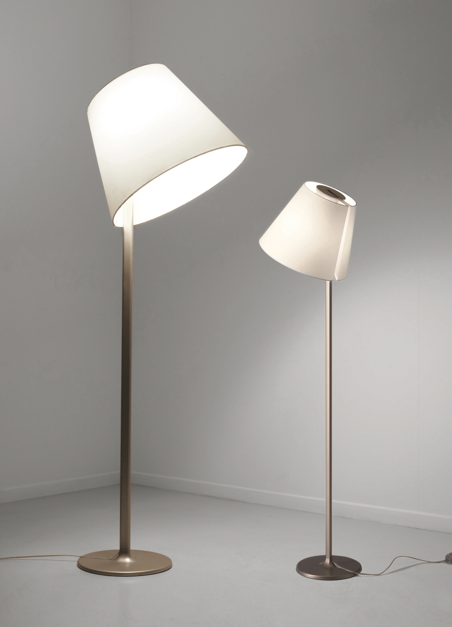 아르떼미데 멜람포 메가 거실 장스탠드 무드 LED 조명 MELAMPO MEGA FLOOR