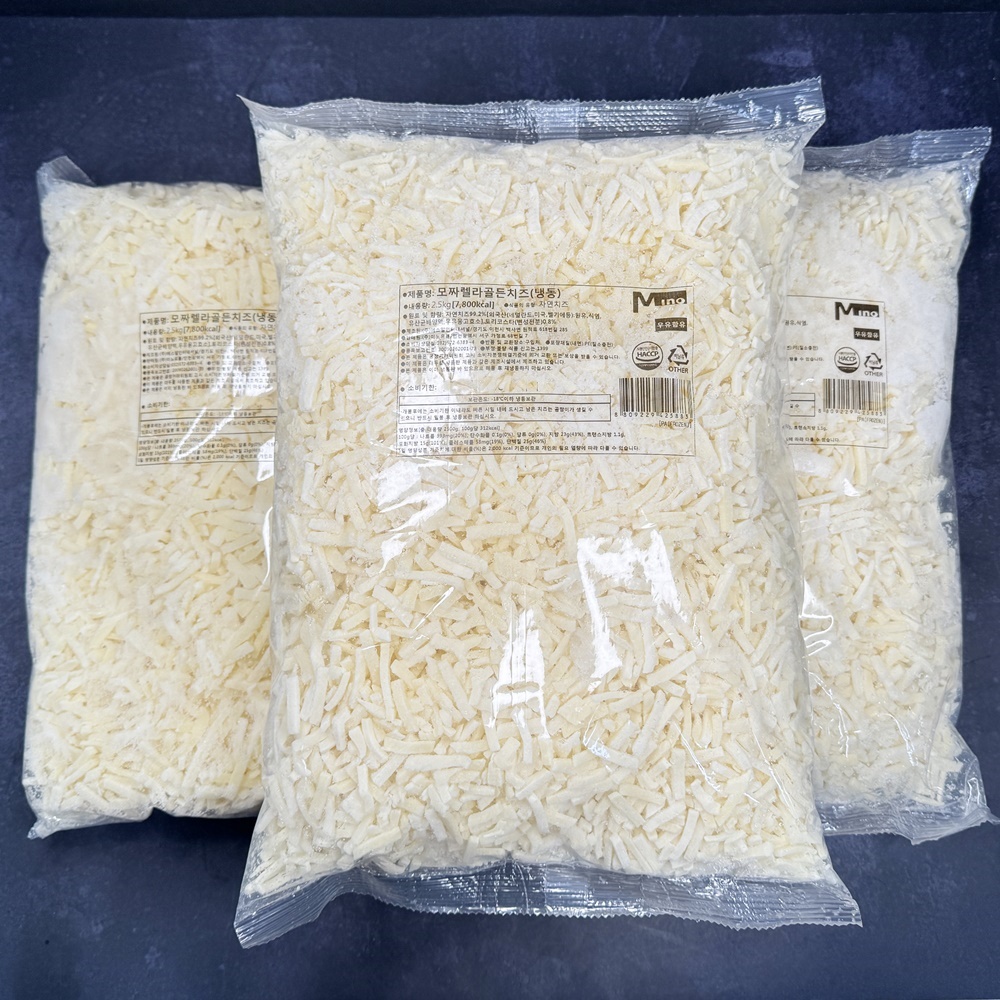 썬리취 업소용 냉동모짜렐라치즈 골든 피자 자연치즈 99.2% 2.5kg, 4개 - 상품 이미지