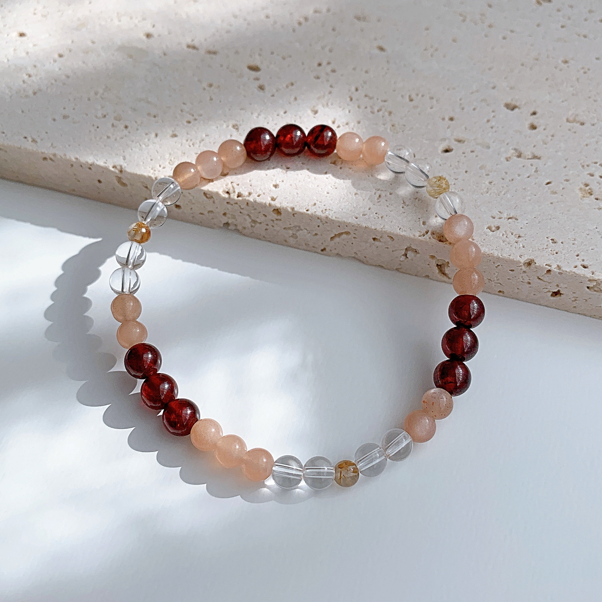 에이플로 레드 가넷 선스톤 백수정 천연 원석팔찌 - 상품 이미지