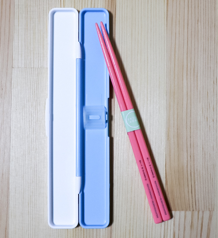 스케이터 짱구 X 산리오 캐릭터 소리나지 않는 항균 젓가락 세트 18cm - 주방·식기 - 하카타몰