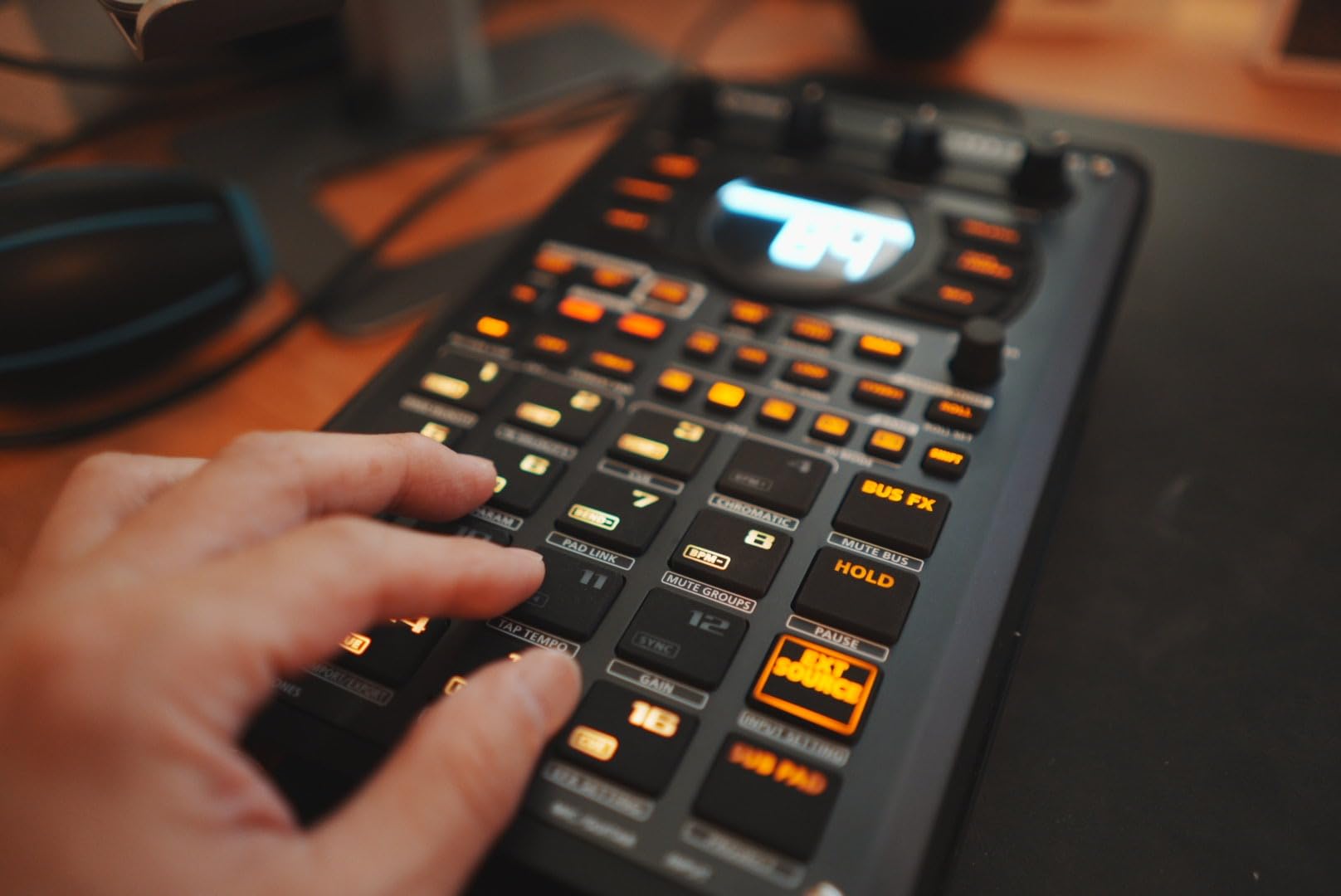 롤랜드 Roland 샘플러 비트메이킹 SP-404 MK 2 - 상세 이미지 3