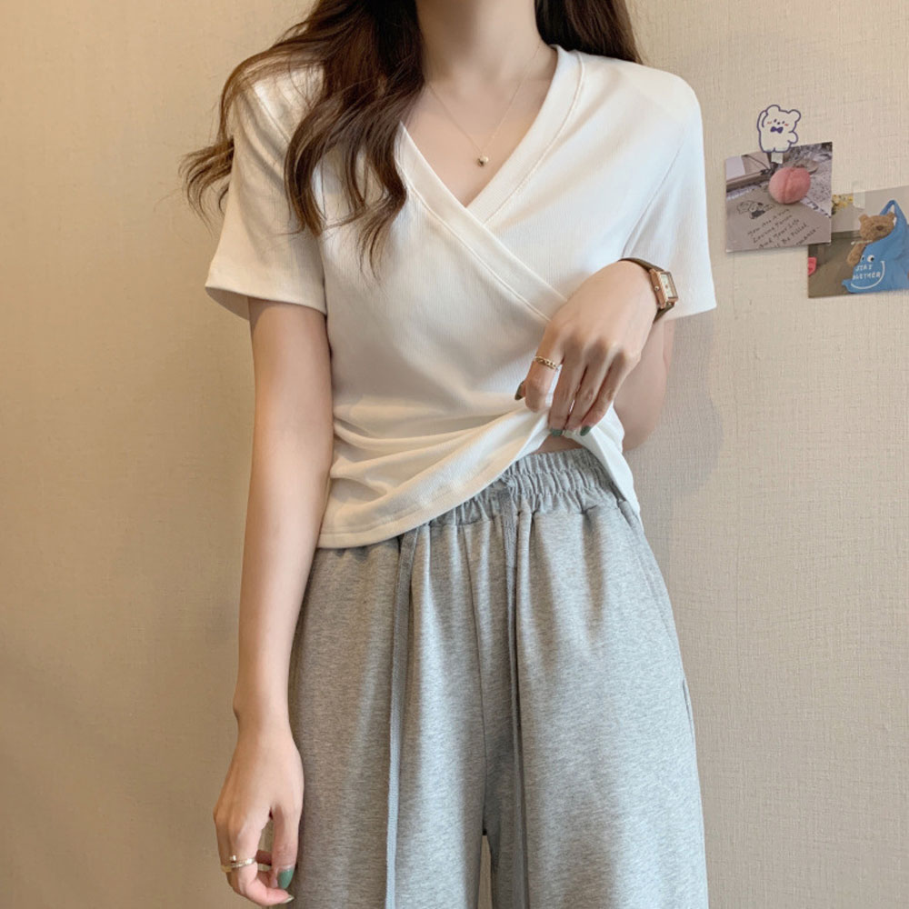 모달 브이넥 크로스 반팔 티셔츠 주름 옆셔링 웨스터 데일리 룩 여자 여름 면 티 이미지 2