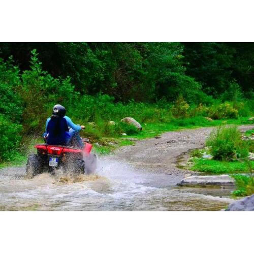 이탈리아 타오르미나 또는 지아르디니 낙소스 에트나 산의 오프로드 ATV 투어