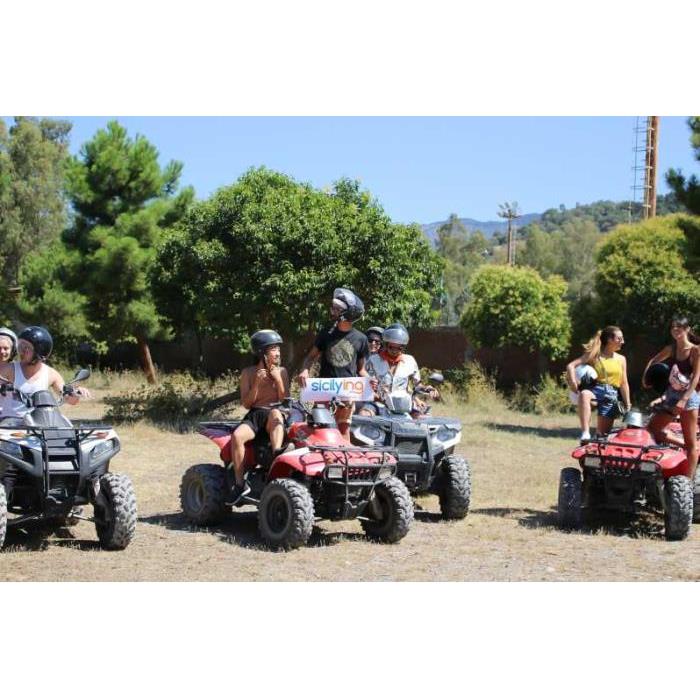 이탈리아 타오르미나 또는 지아르디니 낙소스 에트나 산의 오프로드 ATV 투어