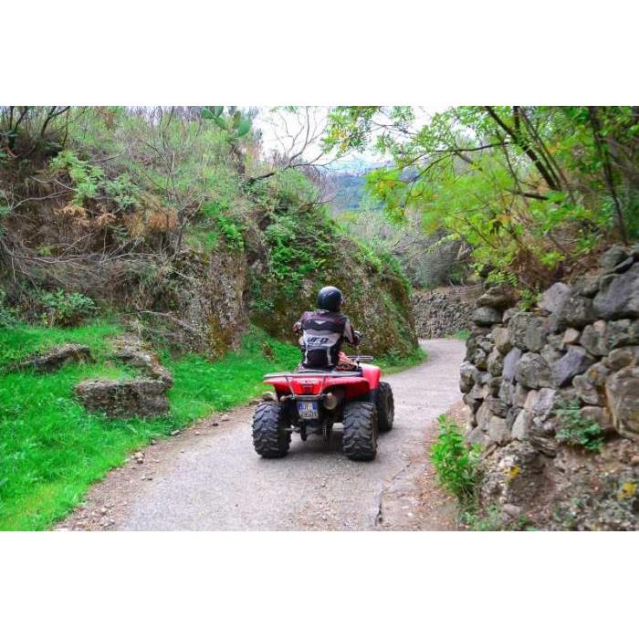 이탈리아 타오르미나 또는 지아르디니 낙소스 에트나 산의 오프로드 ATV 투어