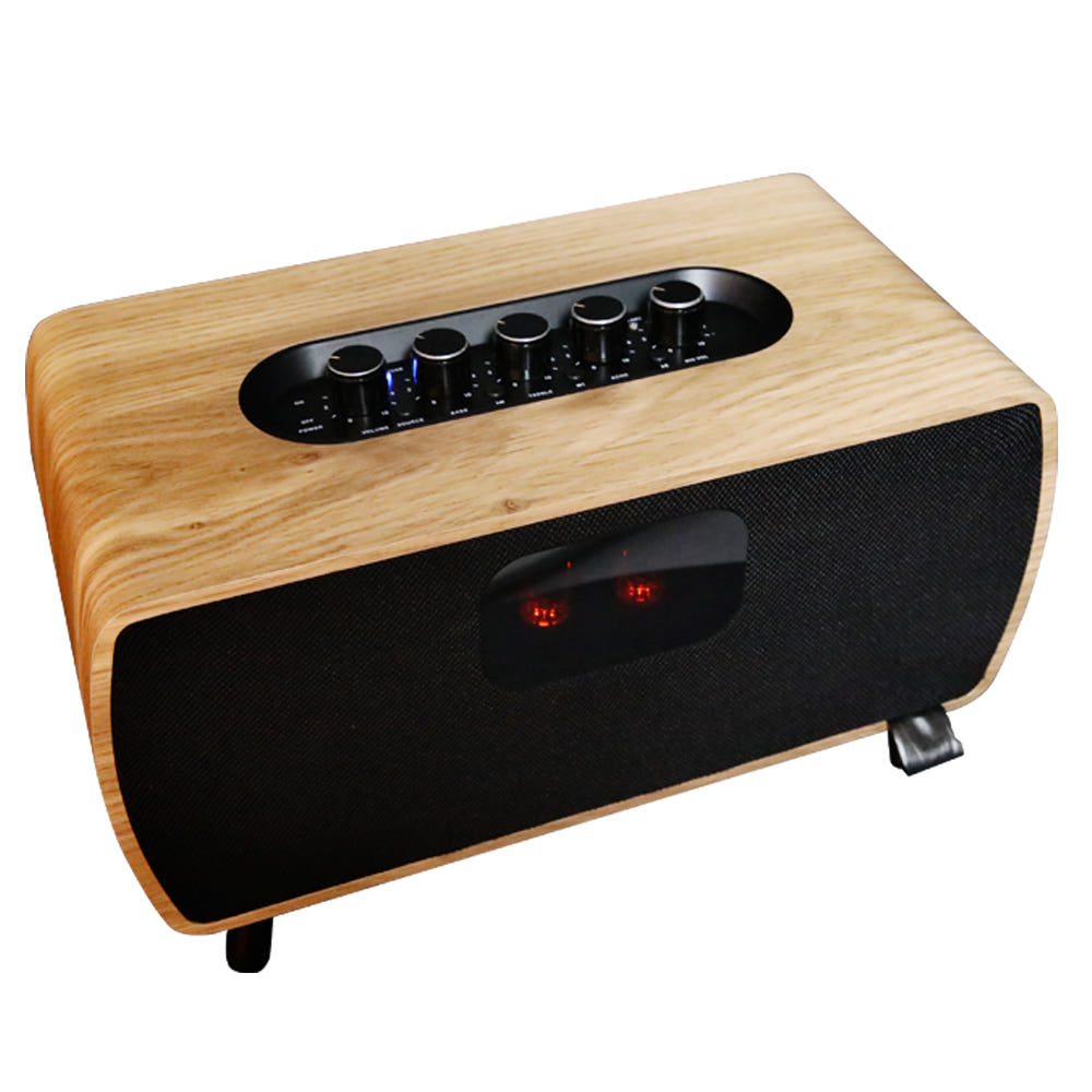 몬스타기어 클래식 스피커의 다양한 노브와 인터페이스