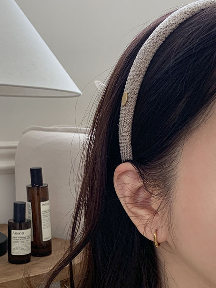 셀프러브 뉴트럴 트위드 헤어밴드 - 여성 슬림 파스텔 컬러 얇은 니트 귀안아픈 머리띠