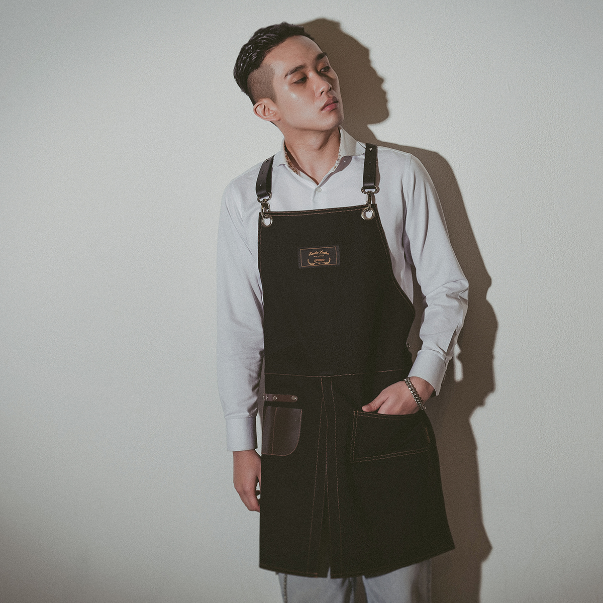 칸데오레더 공방 미용실 카페 앞치마 미용사 바리스타 앞치마 가죽 데님앞치마 지프 블랙