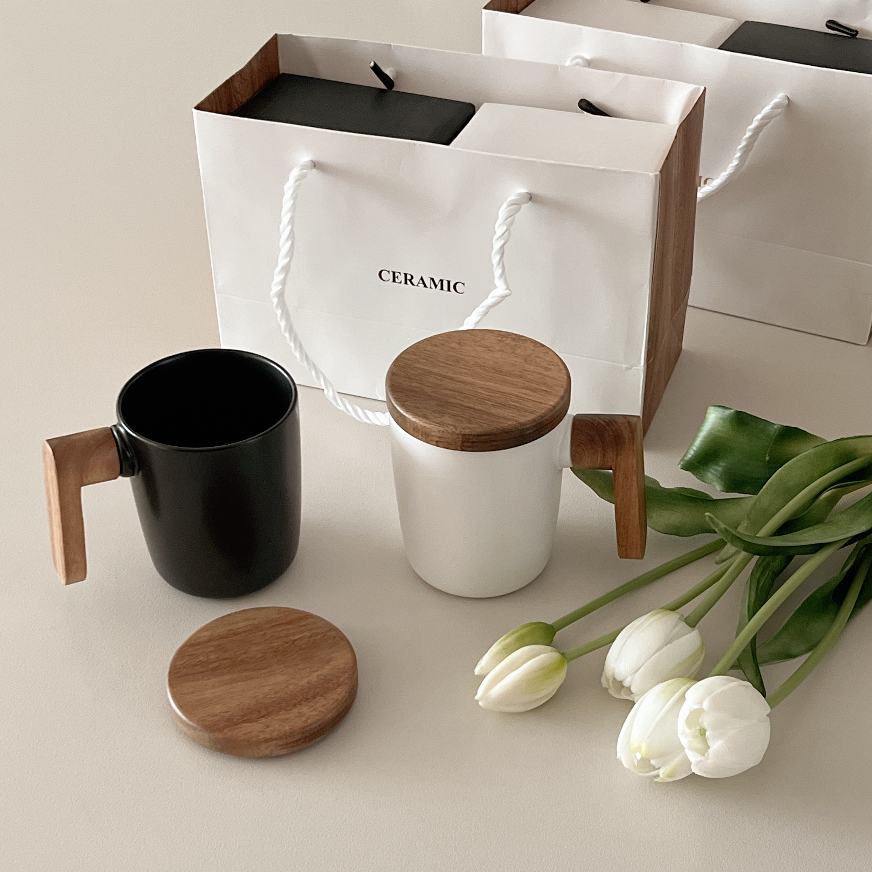 뚜껑있는 머그컵 머그잔 신혼 집들이선물 커플 머그컵세트 우드핸들 화이트