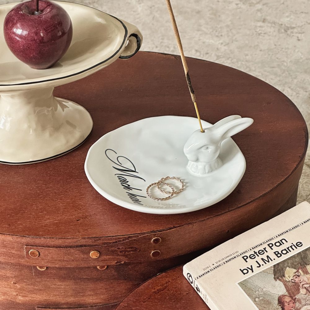 유월가게 March hare 토끼 인센스홀더 향꽂이 향받침대