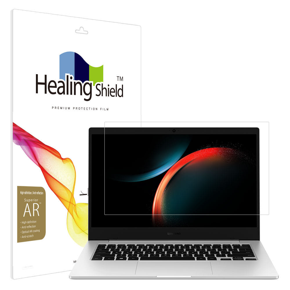 갤럭시북에 보호필름을 부착한 모습