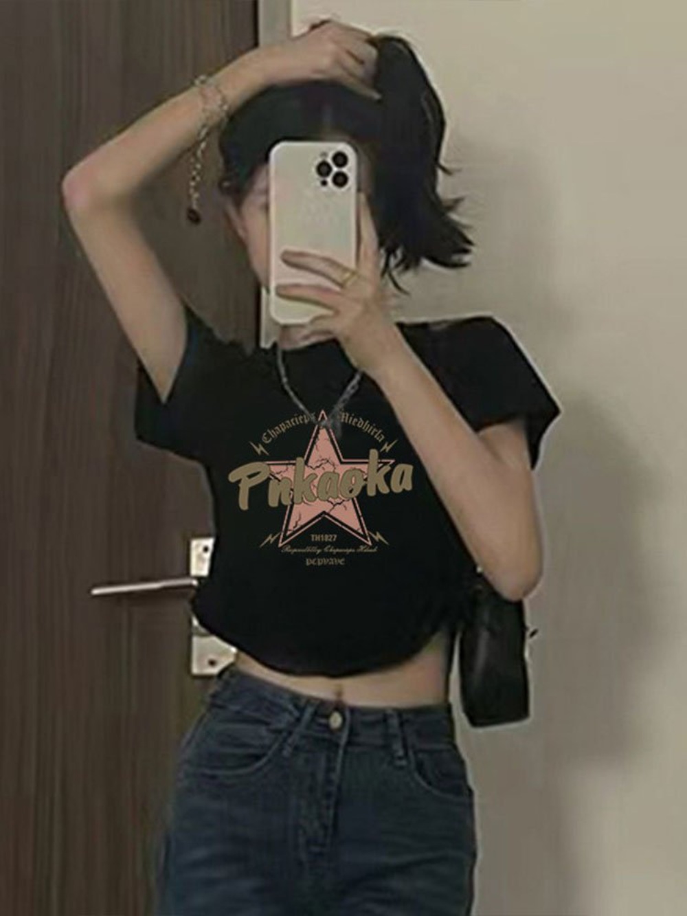 끝내주는 해결사 김사라 이지아 티셔츠 옷 블랙 반팔 6회 패션 이미지 2