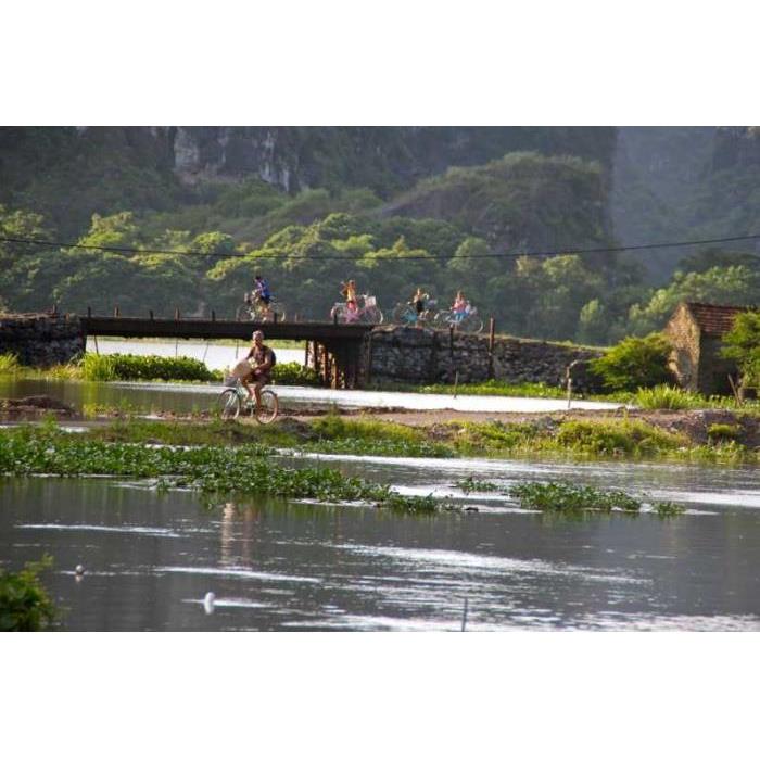 베트남 하노이 식사와 가이드가 포함된 호아루, 트랑안 자전거 투어