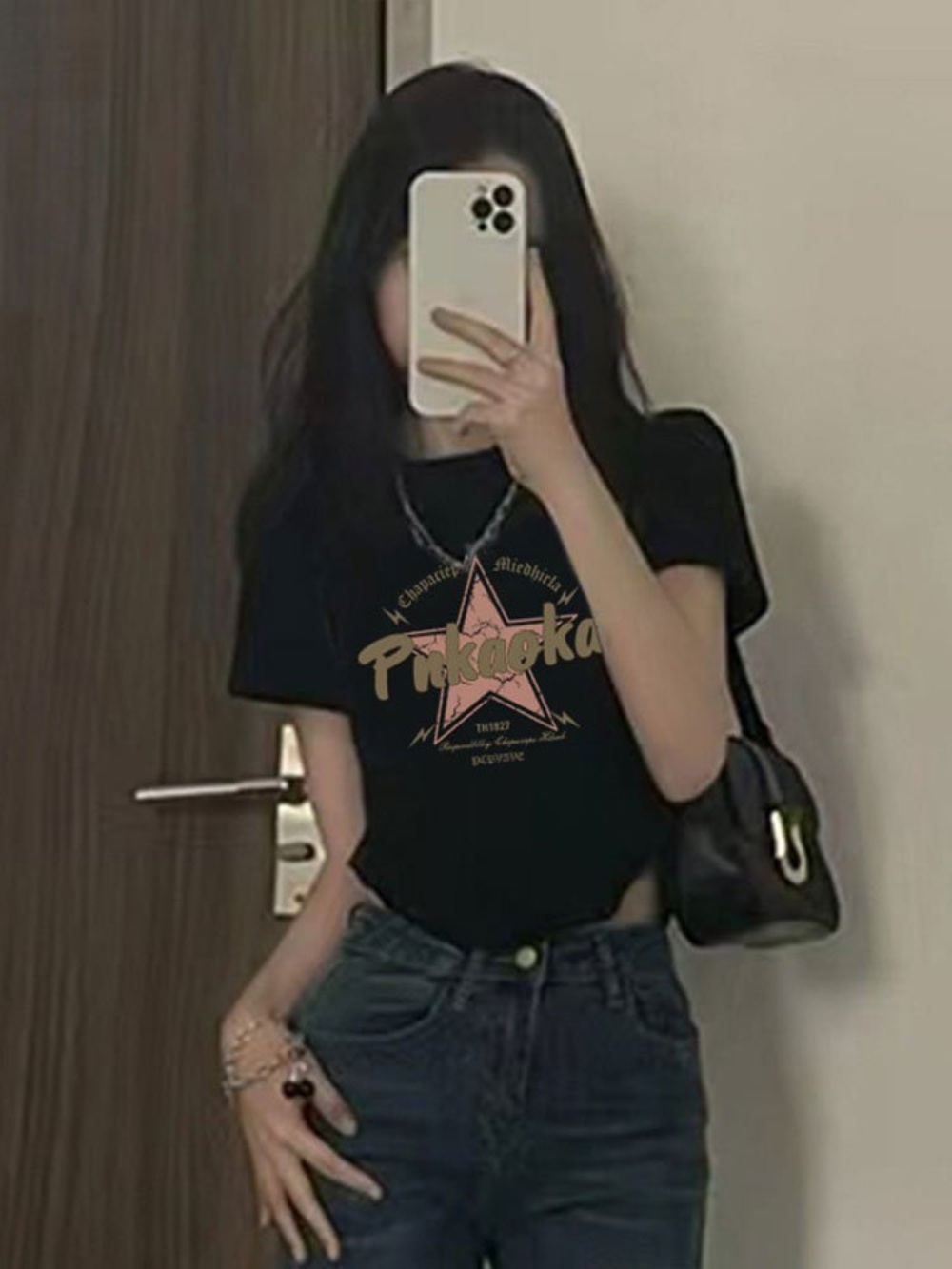 끝내주는 해결사 김사라 이지아 티셔츠 옷 블랙 반팔 6회 패션 이미지 1