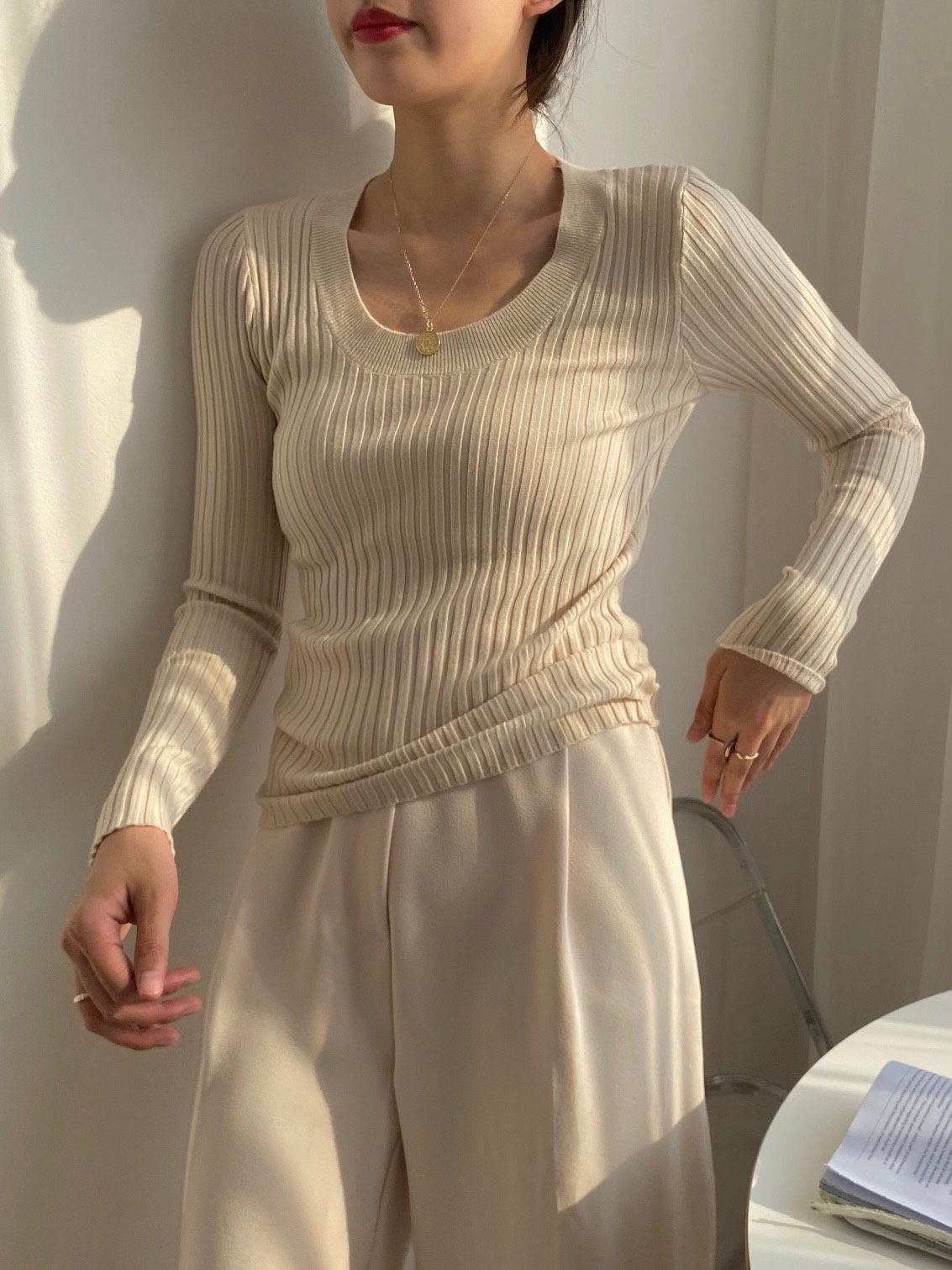 지뉴 데일리 골지 이너 니트 | 여성용 슬림핏 U넥 따뜻한 간절기 홀가먼트 이미지 3