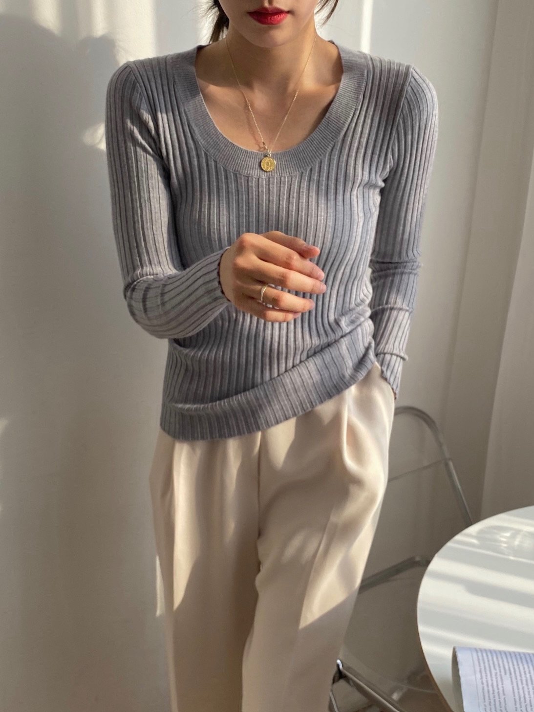 지뉴 데일리 골지 이너 니트 | 여성용 슬림핏 U넥 따뜻한 간절기 홀가먼트 이미지 2