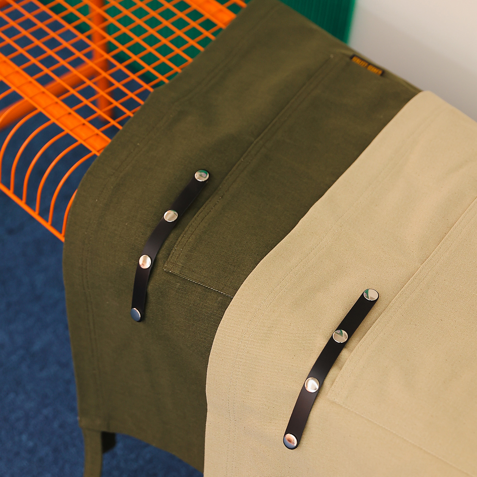 [하프에이프런]  워싱캔버스 앞치마 글로시 카키